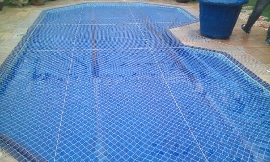 Tela de proteção para piscina